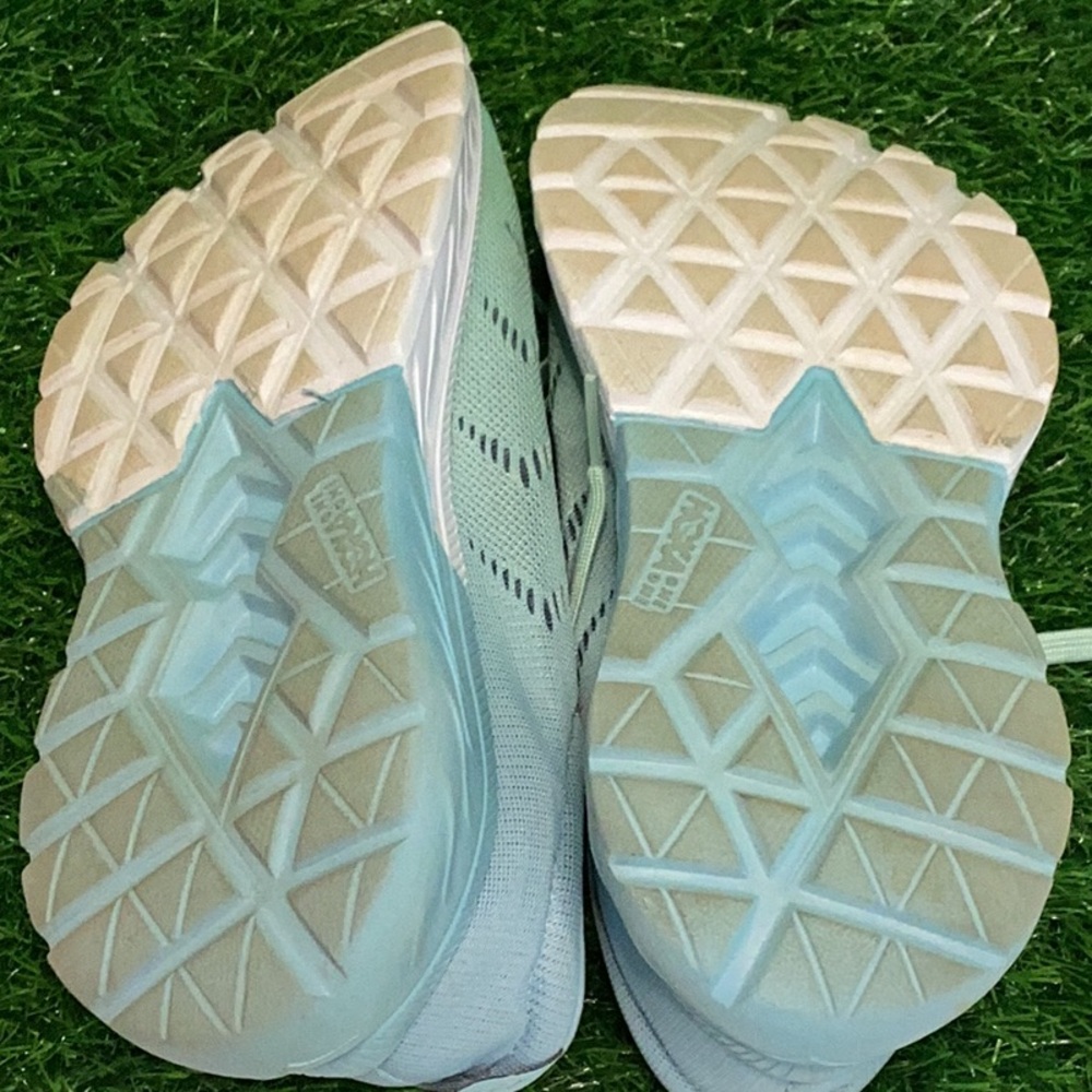 Hoka - Picture 4 of 5